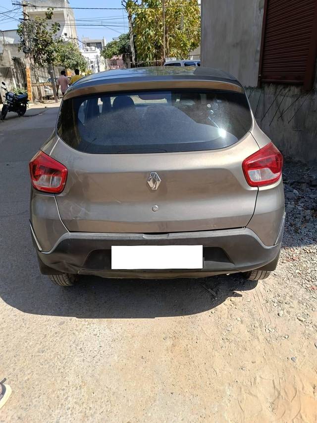 https://images10.gaadi.com/usedcar_image/4557585/original/processed_061c7825f2a4c84ccf97d32b1b55a476.jpg?imwidth=6401