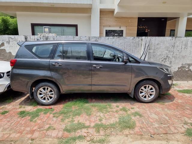 https://images10.gaadi.com/usedcar_image/4557604/original/4d6bb39d-64e3-4202-a12a-04eab30c8c37.jpg?imwidth=6401