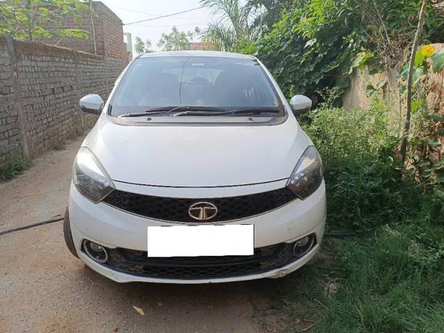https://images10.gaadi.com/usedcar_image/4557651/original/processed_b4622ba8-4c90-4b3e-8e1f-412655e95ee6.jpg?imwidth=6400