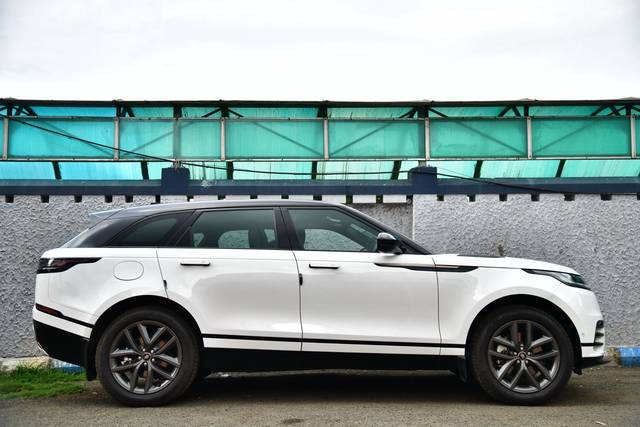https://images10.gaadi.com/usedcar_image/4557655/original/92ff2ce3b90bf46e88587181ced05889.jpg?imwidth=6401