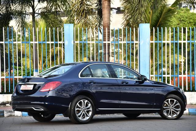 https://images10.gaadi.com/usedcar_image/4557658/original/processed_e21b7fd7cf507919cbccfbafff11b18c.jpg?imwidth=6402