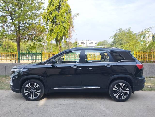 https://images10.gaadi.com/usedcar_image/4557667/original/3573de956b47241a5d94352b46c53d57.jpg?imwidth=6402