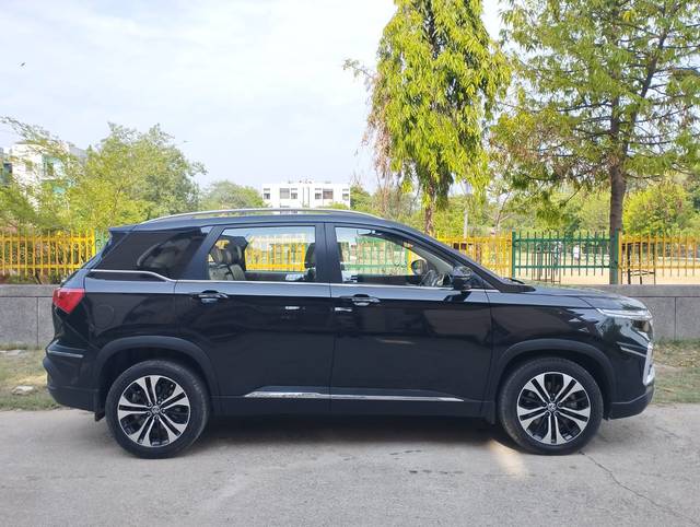 https://images10.gaadi.com/usedcar_image/4557667/original/4431709fc0103990f6059dd470dea71a.jpg?imwidth=6401