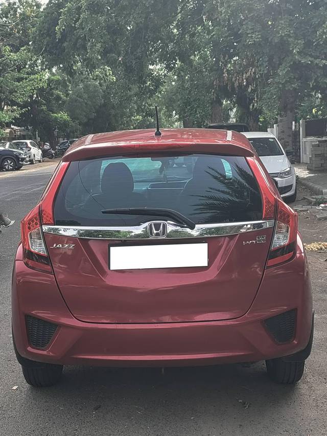 https://images10.gaadi.com/usedcar_image/4557669/original/processed_656faf9c63b9c2a36e730596050035fc.jpg?imwidth=6401