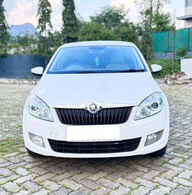 https://images10.gaadi.com/usedcar_image/4557688/original/processed_ee0861d2-d3f0-4309-8295-86f89dccc4b0.jpeg?imwidth=6400