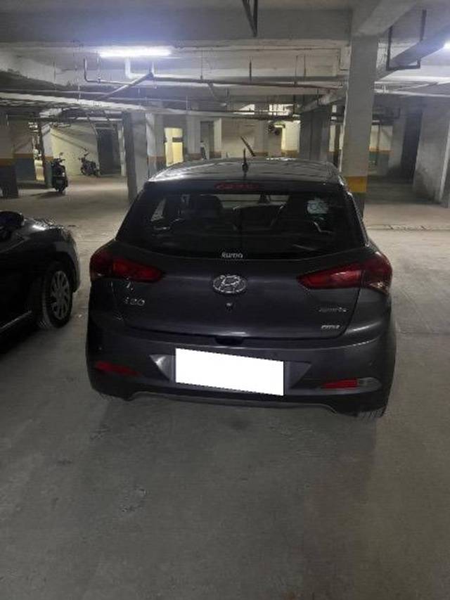 https://images10.gaadi.com/usedcar_image/4557690/original/processed_5733acf9-48b3-48e8-8e59-3e9ccf87b37f.jpeg?imwidth=6401
