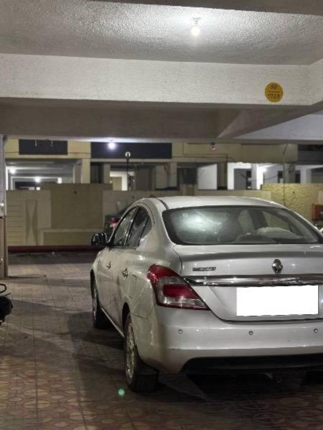 https://images10.gaadi.com/usedcar_image/4557697/original/processed_ea83affa-c6b0-4302-b92d-5d83f37a9978.jpeg?imwidth=6402