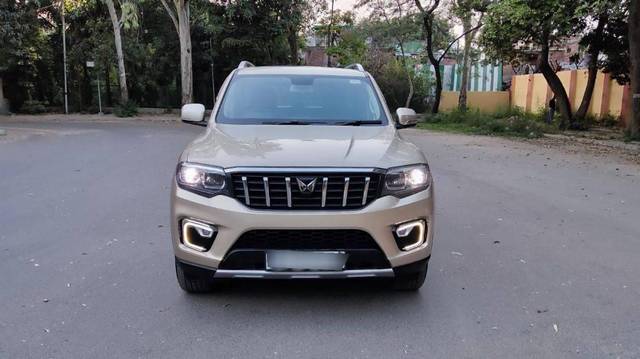 https://images10.gaadi.com/usedcar_image/4557699/original/processed_9fc05bbb0a0247dbe98abd26e23ea6c2.jpg?imwidth=6400