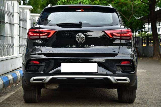 https://images10.gaadi.com/usedcar_image/4557702/original/processed_16bf945788b4f7a2d61daf05b9cc5a52.jpg?imwidth=6402