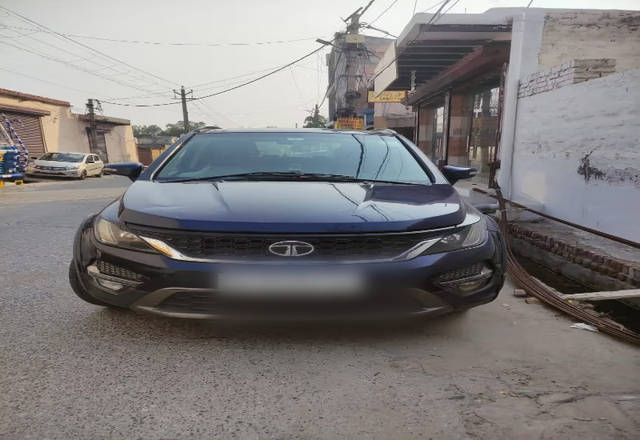 https://images10.gaadi.com/usedcar_image/4557725/original/f871b4e5-a0a9-4883-a751-78e5fca78d5d.?imwidth=6401