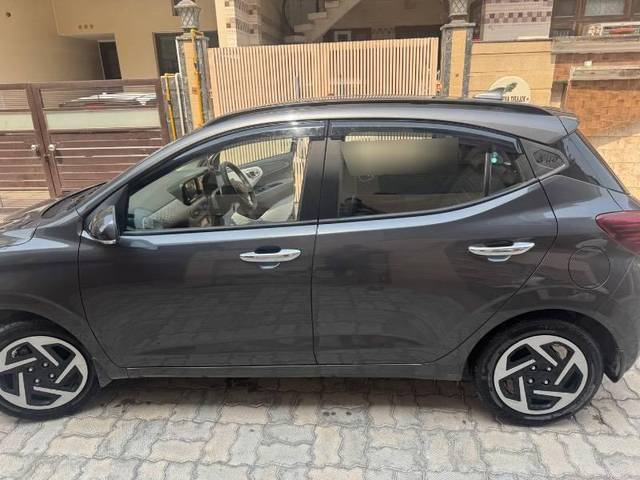 https://images10.gaadi.com/usedcar_image/4557731/original/processed_0ea0524c-cfee-4e23-8736-4da77a358405.jpeg?imwidth=6402