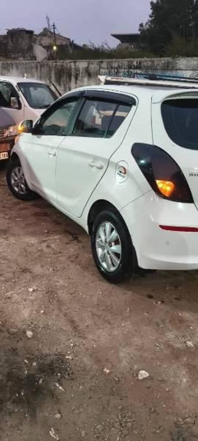 https://images10.gaadi.com/usedcar_image/4557750/original/processed_a292c83a-bd2a-401f-a884-e60729a55ffd.jpeg?imwidth=6400