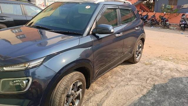 https://images10.gaadi.com/usedcar_image/4557755/original/processed_0bca6462-f352-42ec-a7a3-d83e41e3b7d6.jpg?imwidth=6400
