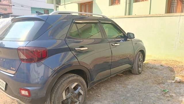 https://images10.gaadi.com/usedcar_image/4557755/original/processed_98ac101c-c834-43d0-aa9f-5ed1fa053420.jpg?imwidth=6402
