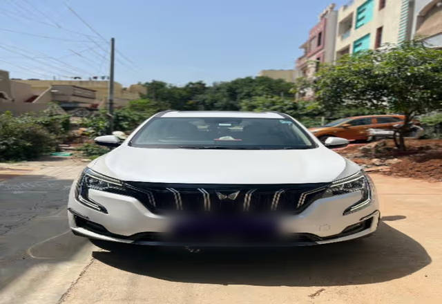 https://images10.gaadi.com/usedcar_image/4557762/original/f9533a4c-fd9c-4bfe-b2bb-5b8eee285945.?imwidth=6400