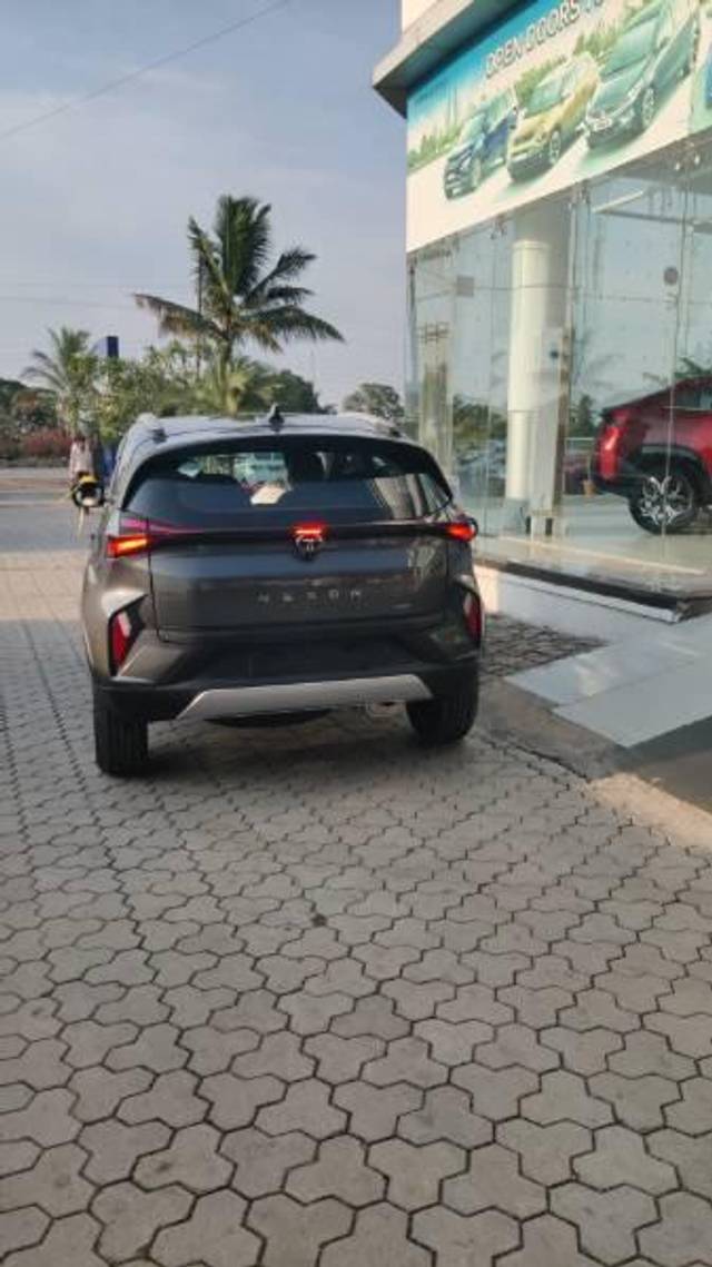 https://images10.gaadi.com/usedcar_image/4557766/original/processed_d3720d52-e9d8-425e-81d9-f3ea12ab9eac.jpg?imwidth=6400