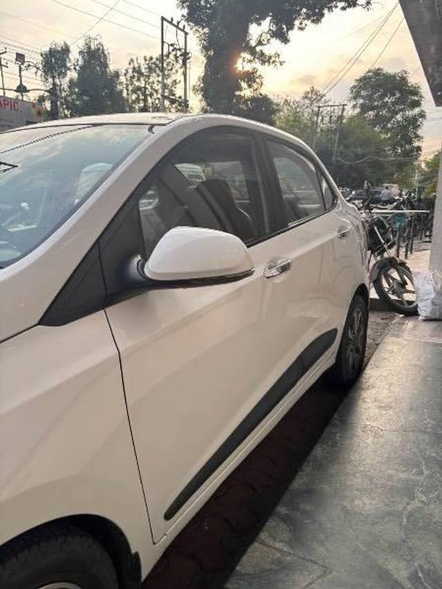 https://images10.gaadi.com/usedcar_image/4557771/original/processed_aafda684-96ef-4b5e-b3dc-0e56b83a71de.jpeg?imwidth=6401