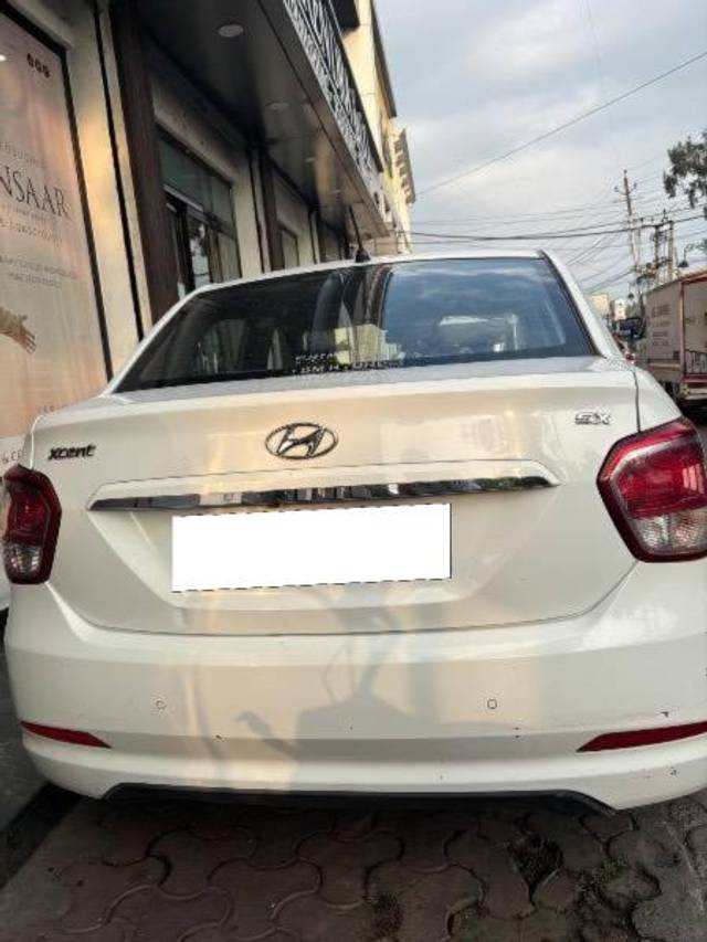 https://images10.gaadi.com/usedcar_image/4557771/original/processed_cebda2a3-12fd-4eef-8d45-8466a36d6fe2.jpeg?imwidth=6402