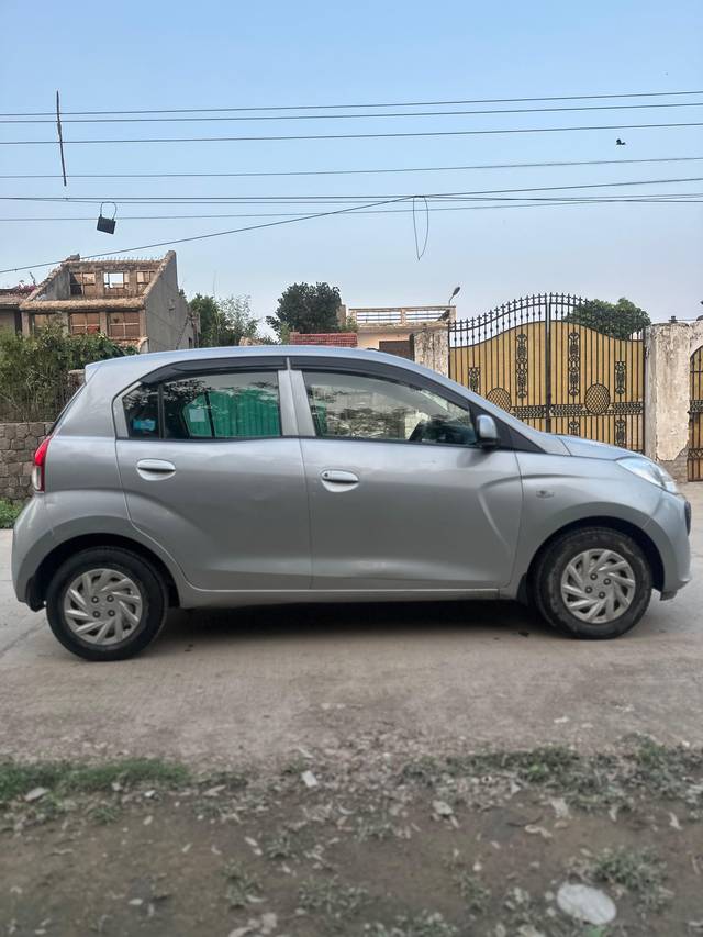 https://images10.gaadi.com/usedcar_image/4557782/original/c7933e1013a21bcc00600d17a9ebee17.jpg?imwidth=6401
