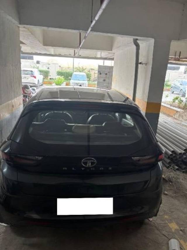 https://images10.gaadi.com/usedcar_image/4557785/original/processed_a7ae63b3-edf8-48e6-9d00-ed3f51960a2d.jpeg?imwidth=6401