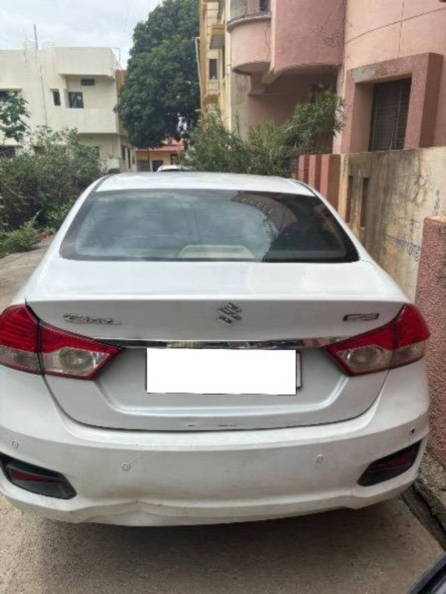 https://images10.gaadi.com/usedcar_image/4557805/original/processed_cf719350-4bc0-4995-aae8-9d025f421c69.jpeg?imwidth=6401