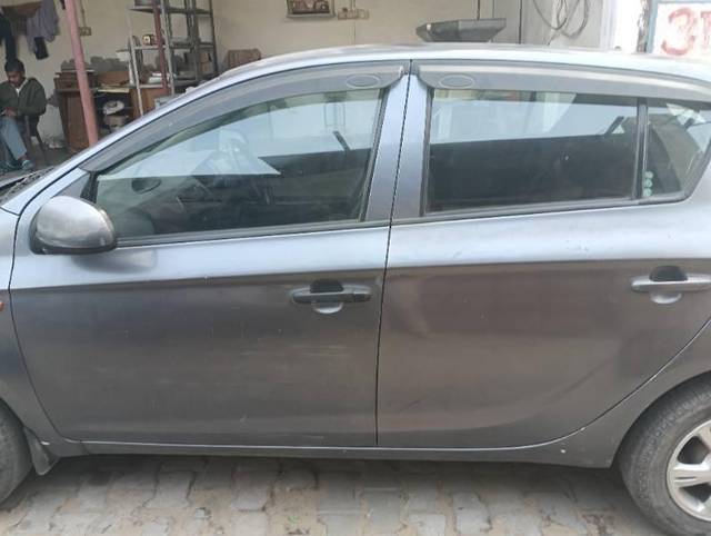 https://images10.gaadi.com/usedcar_image/4557839/original/processed_89e39119-9a2d-4049-823d-3b12a1df00d9.jpg?imwidth=6402