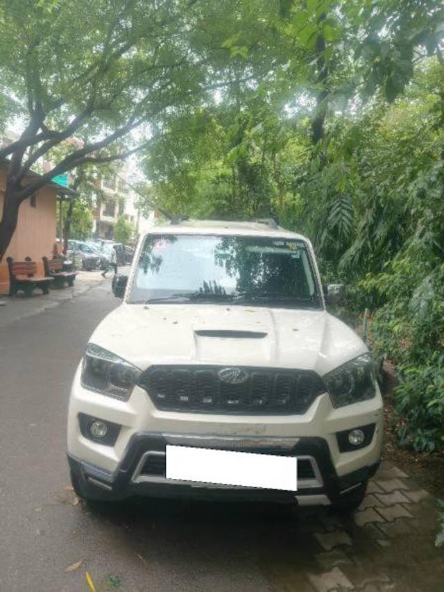 https://images10.gaadi.com/usedcar_image/4557848/original/processed_7f8bb2bb-dc37-4529-809d-b8aafcd218a1.jpg?imwidth=6400