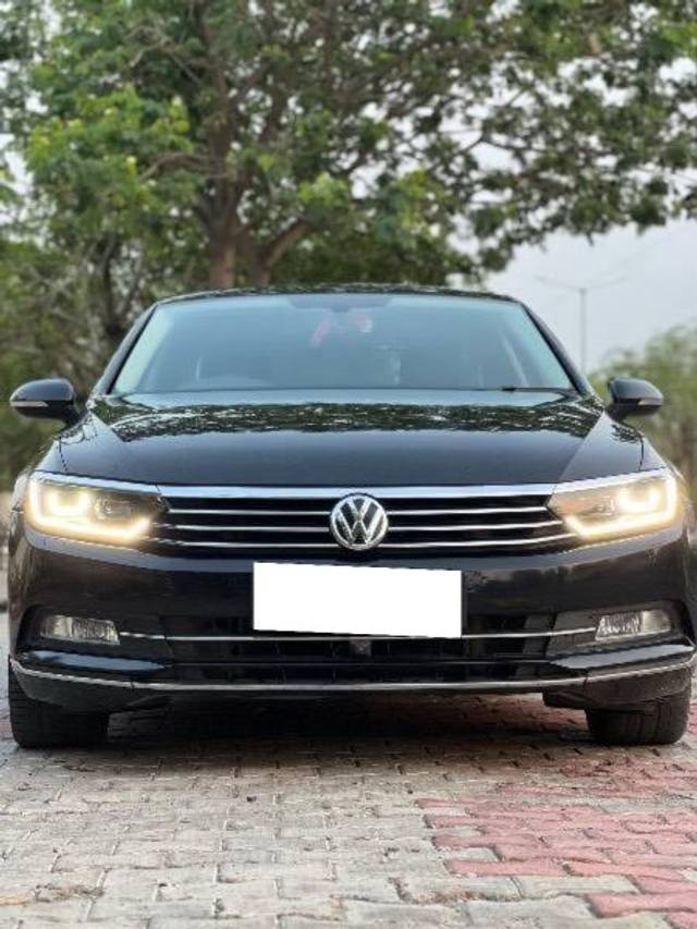 https://images10.gaadi.com/usedcar_image/4557877/original/processed_b847be40-db3e-4090-a22d-08adc6f5fd27.jpeg?imwidth=6402