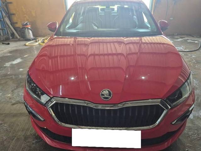 https://images10.gaadi.com/usedcar_image/4557902/original/processed_8c7699e0-13d2-4394-a68b-ff7a958f0465.jpeg?imwidth=6400