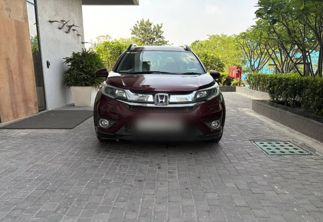 https://images10.gaadi.com/usedcar_image/4557930/original/9abffa46-b6dc-4713-9762-a8131d2ec002.?imwidth=6400