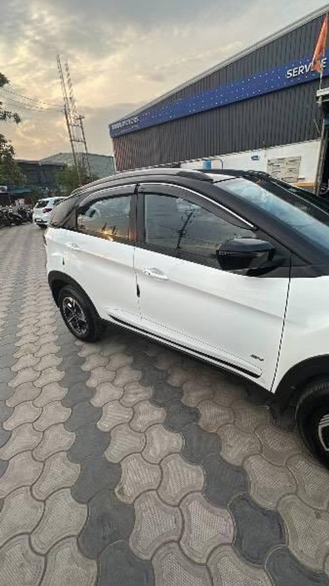 https://images10.gaadi.com/usedcar_image/4557954/original/processed_processed_72a60693-799a-4833-8b3f-29ad2c3ae737.jpeg?imwidth=6402