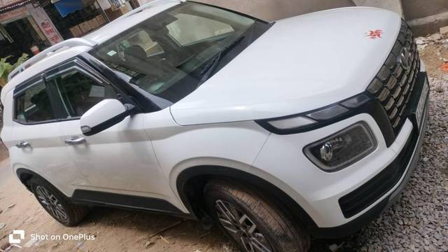 https://images10.gaadi.com/usedcar_image/4557976/original/processed_19285f34-1a1d-474b-9ec4-633c20712750.jpg?imwidth=6401