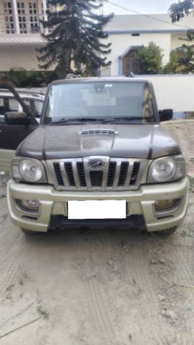 https://images10.gaadi.com/usedcar_image/4557981/original/processed_39894432-a110-46b2-a7ed-900de1c0cb12.jpeg?imwidth=6402