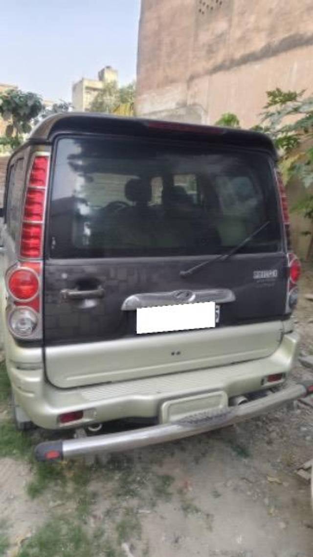 https://images10.gaadi.com/usedcar_image/4557981/original/processed_741e4363-7093-4a6e-9e5f-252cbfab561b.jpeg?imwidth=6401