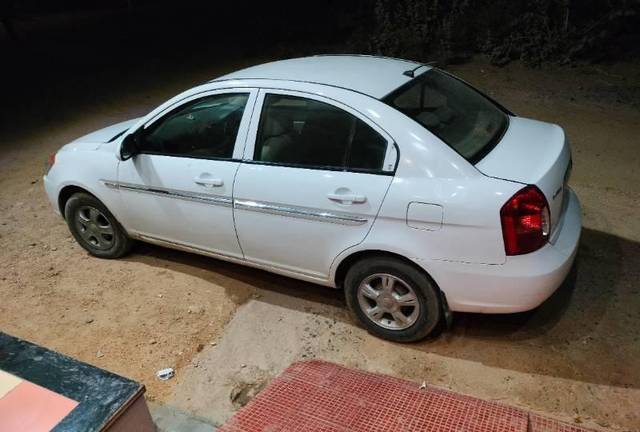 https://images10.gaadi.com/usedcar_image/4558039/original/processed_bf2f59f8-7a7b-4a6c-a514-4d80c4779688.jpg?imwidth=6402