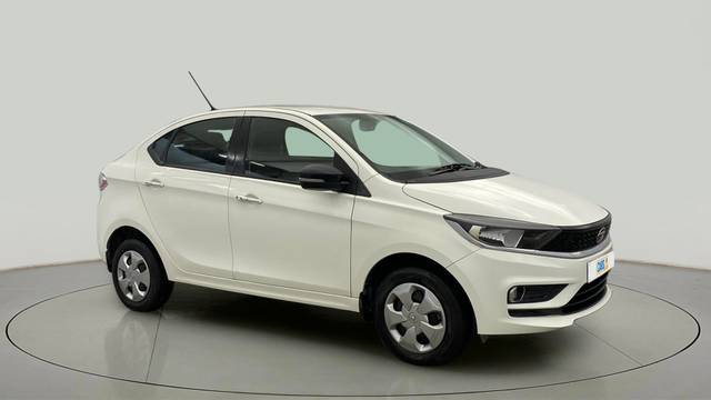 https://images10.gaadi.com/usedcar_image/4558159/original/714da1c57089aa25b9fd9c7cf50b9592.jpg?imwidth=6400