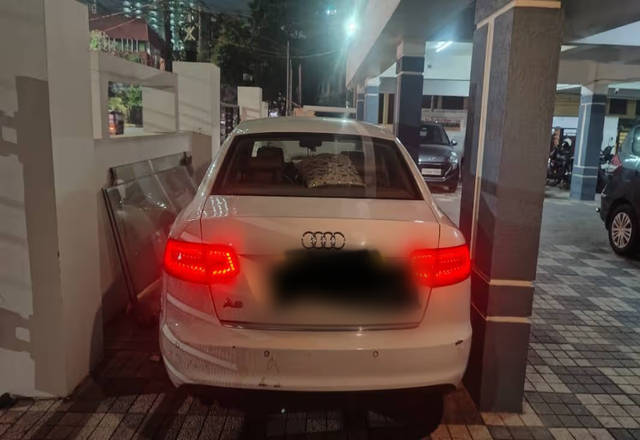 https://images10.gaadi.com/usedcar_image/4558264/original/17530ec5-6432-4f9d-997f-3fd40c37b82f.?imwidth=6401
