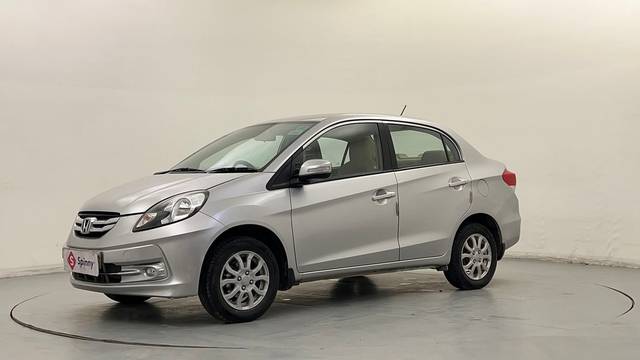 https://images10.gaadi.com/usedcar_image/4558403/original/e8cc67b2675df54a68824e5385a47724.JPG?imwidth=6400