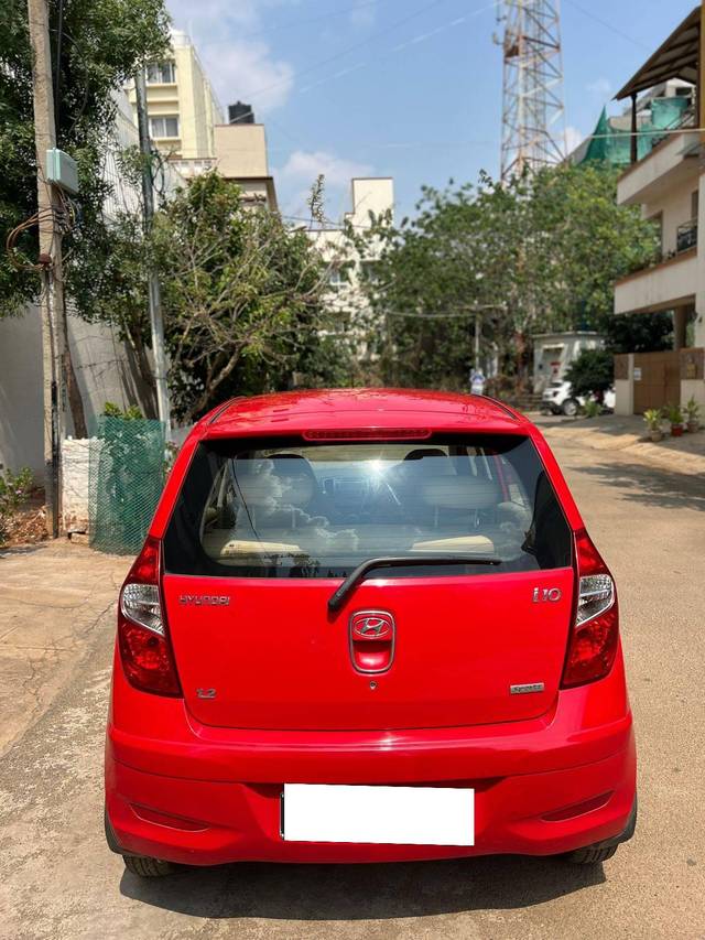 https://images10.gaadi.com/usedcar_image/4558469/original/processed_acb12a33-856d-4602-81ce-bcc3413d4280.jpg?imwidth=6402
