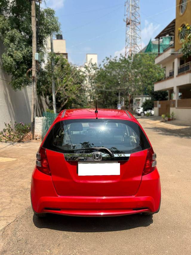 https://images10.gaadi.com/usedcar_image/4558472/original/processed_e0d37ffd-f986-424f-92cf-a310856ac7d6.jpg?imwidth=6402
