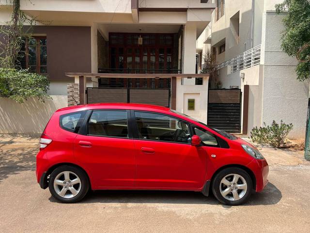 https://images10.gaadi.com/usedcar_image/4558472/original/processed_e4c3e7b8-b7c3-4ba0-9470-2c200b2f724b.jpg?imwidth=6401