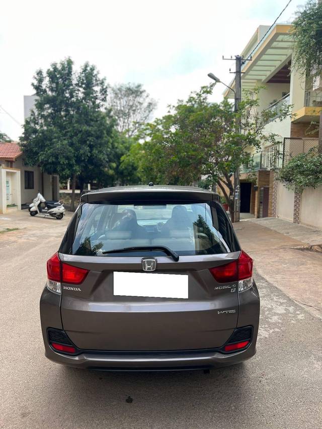 https://images10.gaadi.com/usedcar_image/4558473/original/processed_1efee272-e0b6-49ef-a275-a69c5d3a8a52.jpg?imwidth=6401