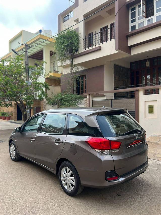 https://images10.gaadi.com/usedcar_image/4558473/original/processed_fae0d11f-1f33-4c6d-acf2-c84d872c9c3e.jpg?imwidth=6402