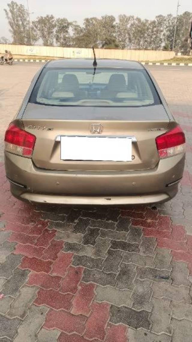 https://images10.gaadi.com/usedcar_image/4558480/original/processed_2ab73aa5-97ca-4fe3-9a64-132bfabb9dc3.jpg?imwidth=6401