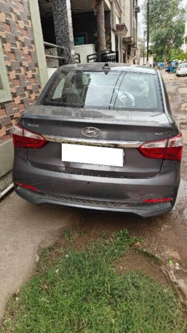 https://images10.gaadi.com/usedcar_image/4558540/original/processed_7964d6e0-a85d-4965-8022-2e7e96e7e5b7.jpg?imwidth=6401