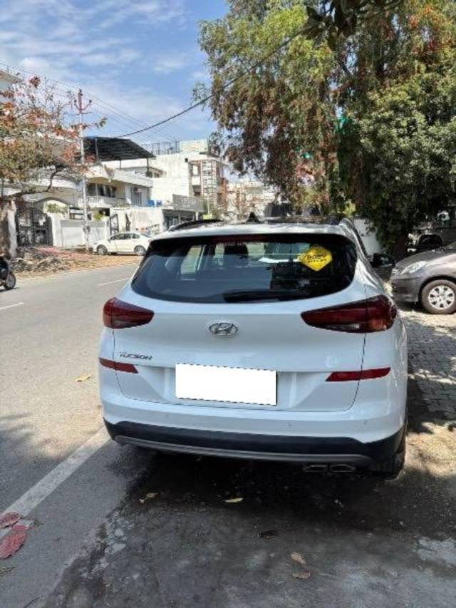 https://images10.gaadi.com/usedcar_image/4558565/original/processed_1145eb59-df8b-4275-b342-67ff65f2257b.jpeg?imwidth=6401