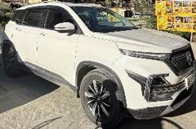 https://images10.gaadi.com/usedcar_image/4558569/original/processed_d9009b1a-ad26-4b4a-8081-6ddb2e77c37b.jpeg?imwidth=6401