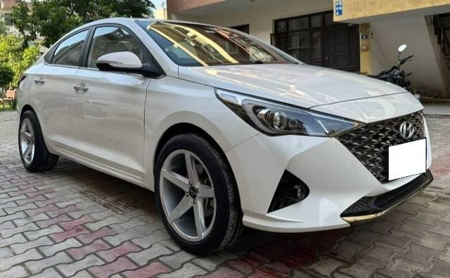 https://images10.gaadi.com/usedcar_image/4558583/original/processed_8daca4b7-4a74-486b-b95c-2b592deef6e0.jpg?imwidth=6400