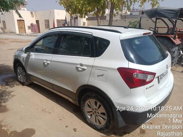 https://images10.gaadi.com/usedcar_image/4558591/original/processed_57be3578-85e4-4d98-a7da-bc80caeb53b2.jpg?imwidth=6402