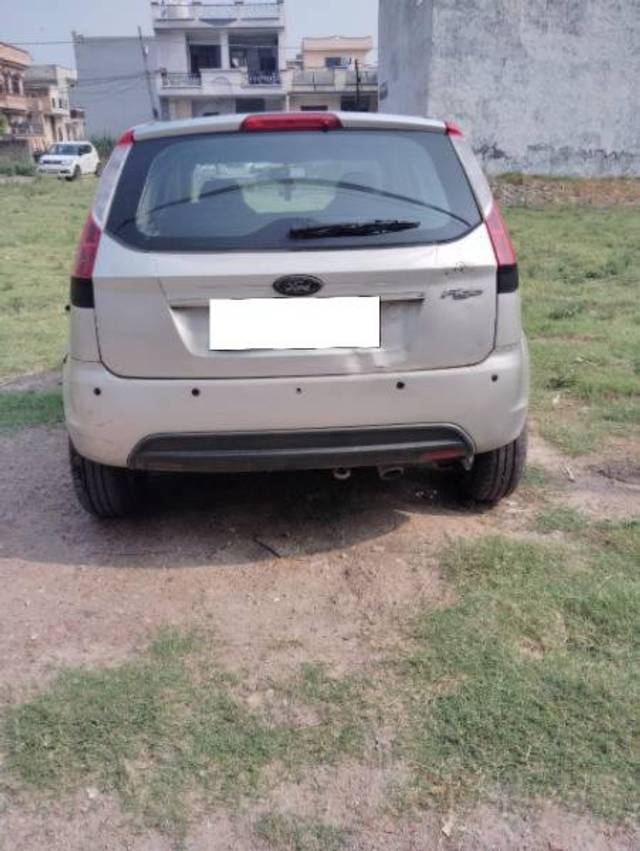 https://images10.gaadi.com/usedcar_image/4558596/original/processed_e1d01d5a-3bf5-4244-b964-1022368836b3.jpg?imwidth=6401